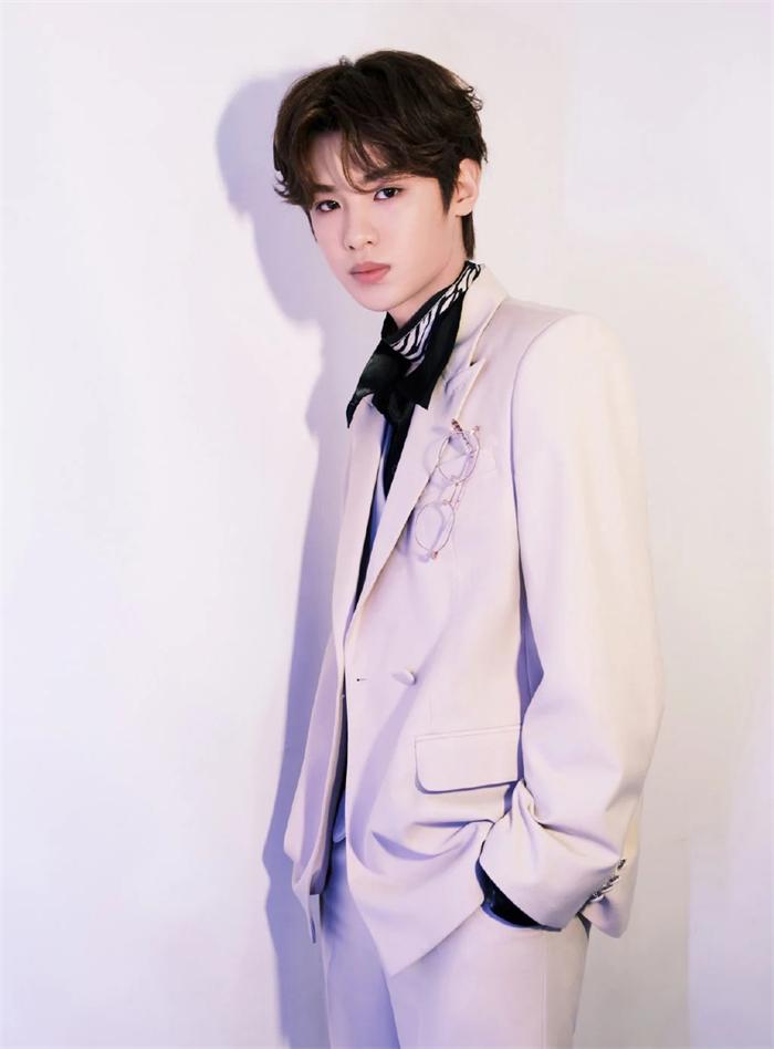 黄明昊